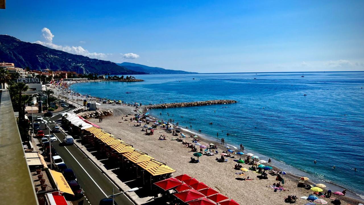 Seaviews By Jenni Menton, La Suite, Superbe Front De Mer, Top Emplacement Avec Terrasse Et Parking! Екстериор снимка