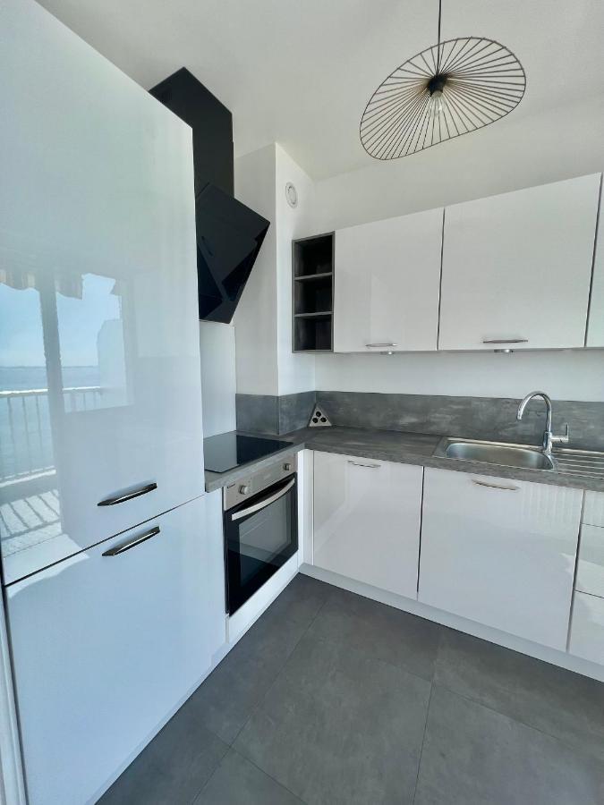 Seaviews By Jenni Menton, La Suite, Superbe Front De Mer, Top Emplacement Avec Terrasse Et Parking! Екстериор снимка