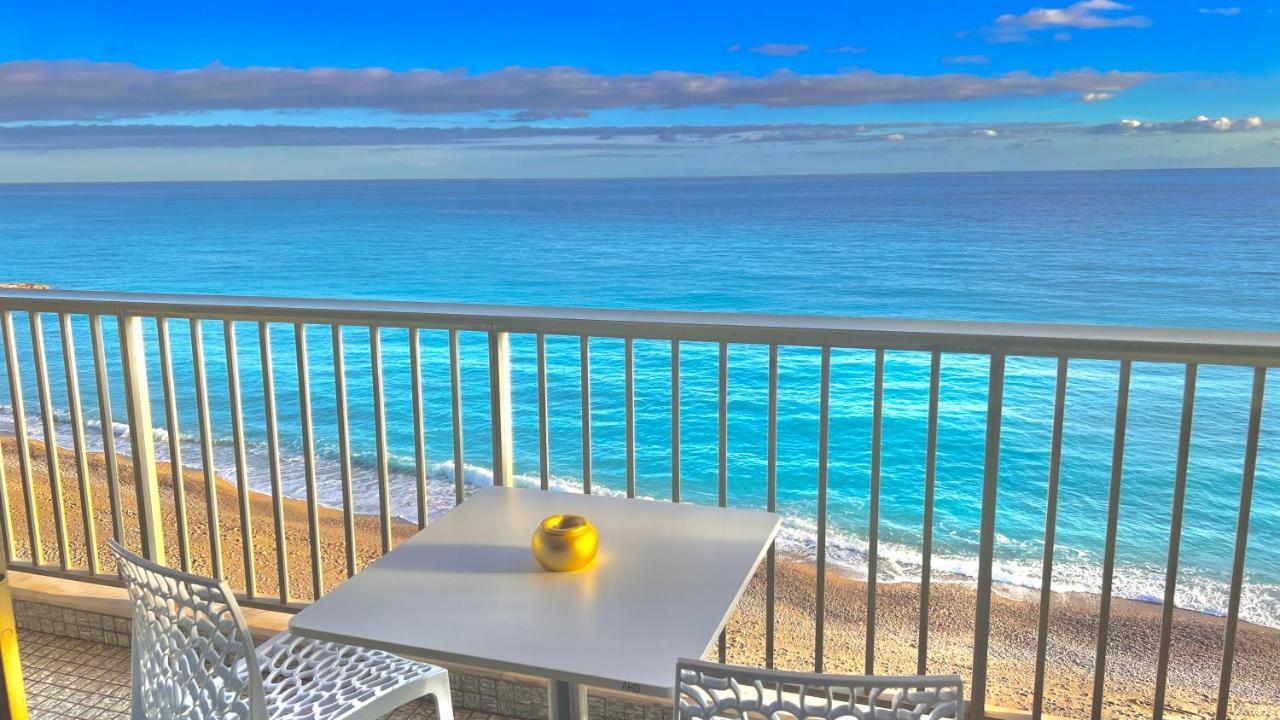 Seaviews By Jenni Menton, La Suite, Superbe Front De Mer, Top Emplacement Avec Terrasse Et Parking! Екстериор снимка