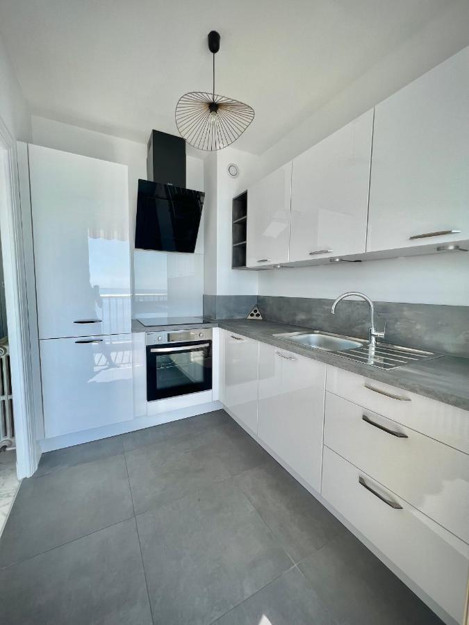 Seaviews By Jenni Menton, La Suite, Superbe Front De Mer, Top Emplacement Avec Terrasse Et Parking! Екстериор снимка