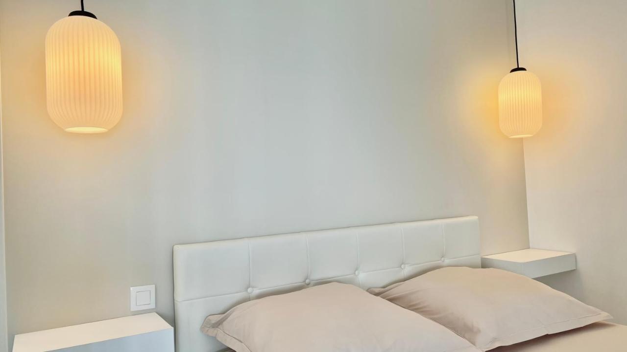 Seaviews By Jenni Menton, La Suite, Superbe Front De Mer, Top Emplacement Avec Terrasse Et Parking! Екстериор снимка