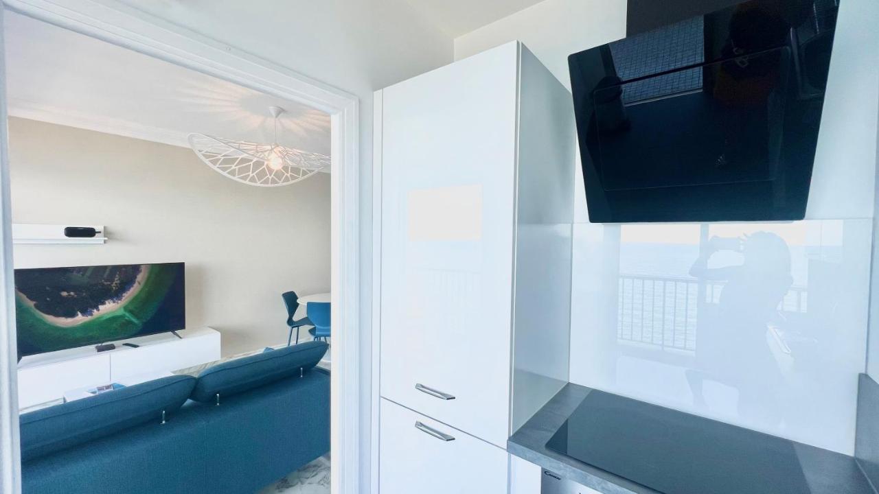Seaviews By Jenni Menton, La Suite, Superbe Front De Mer, Top Emplacement Avec Terrasse Et Parking! Екстериор снимка
