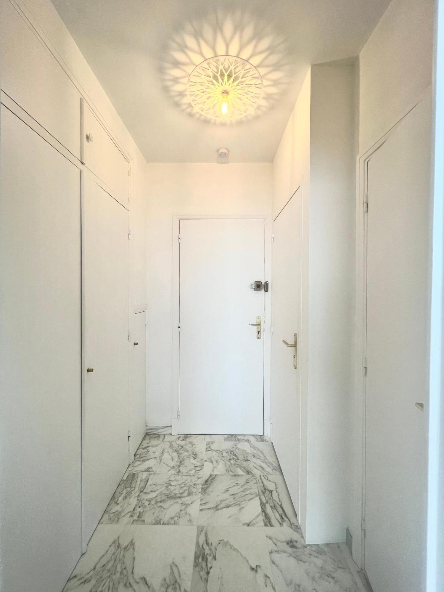 Seaviews By Jenni Menton, La Suite, Superbe Front De Mer, Top Emplacement Avec Terrasse Et Parking! Екстериор снимка